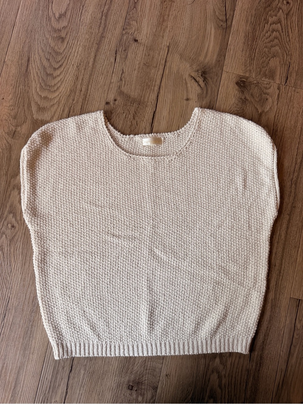 moon & madison Cream Short-Sleeve Crewneck Knit Sweater (size tag missing)